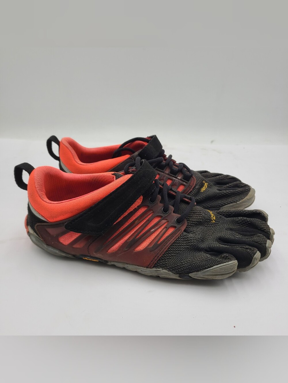 B48 Vibram FiveFingers V-Train Black Pink Womens Size 8.5 Lace Strap Water Shoes